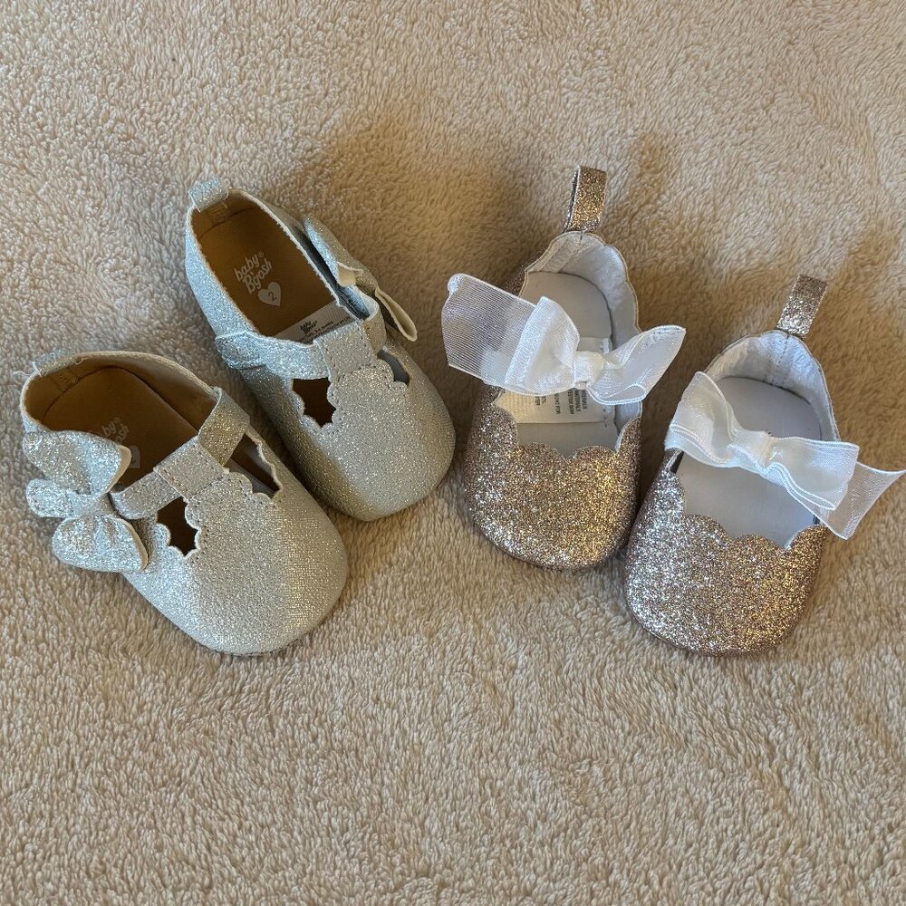DRESSY GLITTER CRIB SHOES SET OF 2 Pair Girls Size 3-6 Months in Silver and Gold